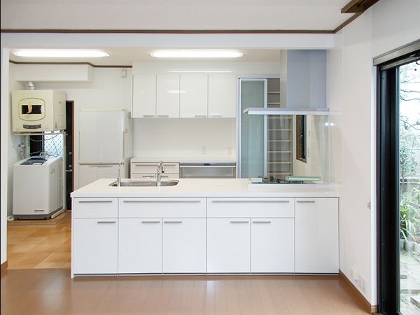 二階に水周りを新設、階段も架け替え二世帯住宅に 二階に水周りを新設、階段も架け替え二世帯住宅に